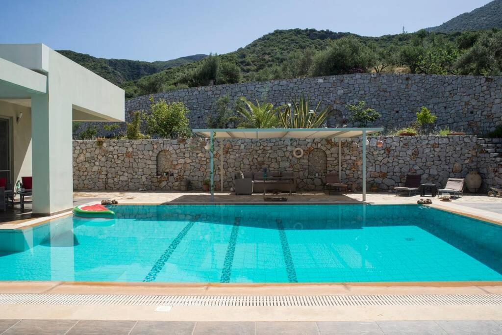 Modern Luxury Villa With Pool, Just 5Min To Sea Kalamata Exterior foto