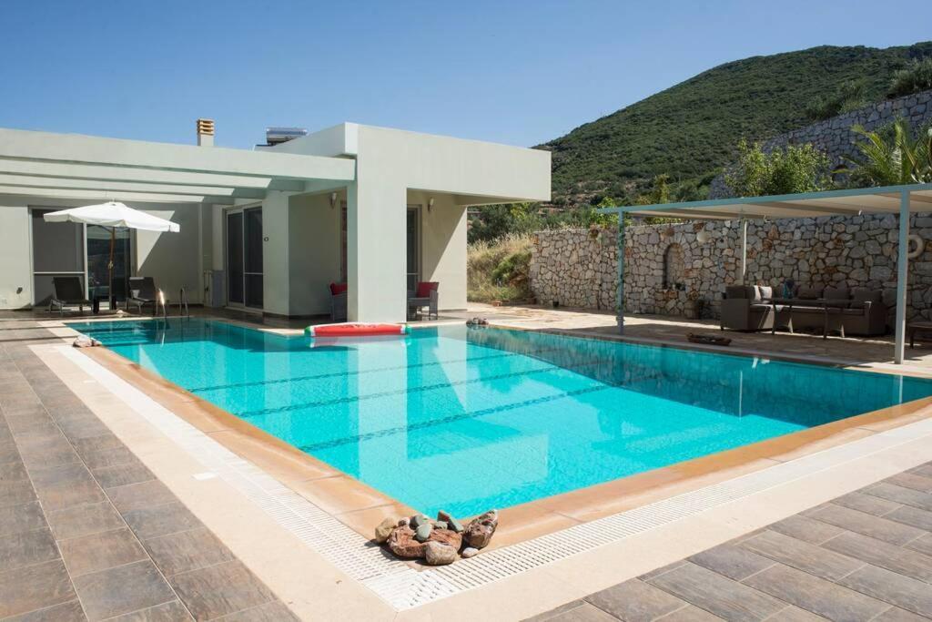 Modern Luxury Villa With Pool, Just 5Min To Sea Kalamata Exterior foto